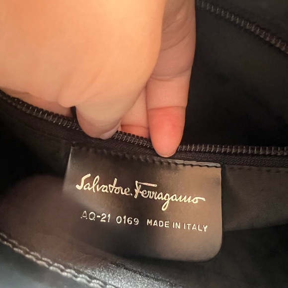 Salvatore Ferragamo Leather Shoulder Bag - Picture 5 of 6